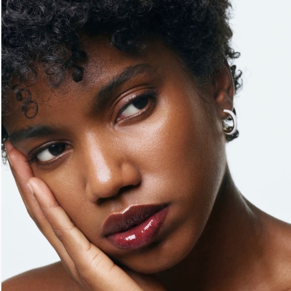 U BEAUTY LIPGLOSS - Picture 2 of 6